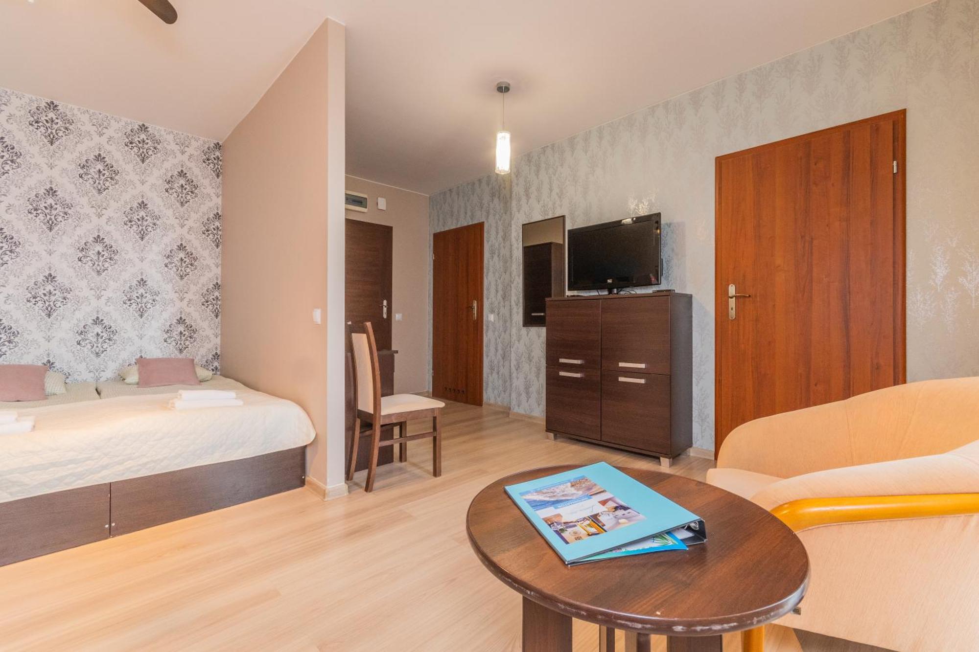 Sztutowo Lazurowy Dwor - Apartamenty Oraz Pokoje Z Basenem I Parkingiem Exteriör bild