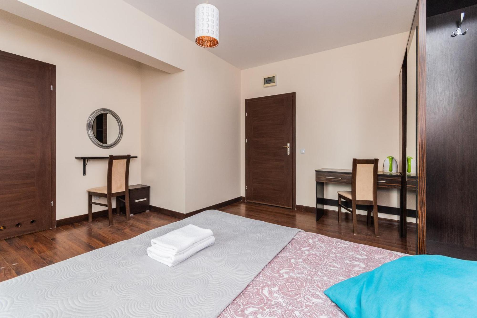 Sztutowo Lazurowy Dwor - Apartamenty Oraz Pokoje Z Basenem I Parkingiem Rum bild